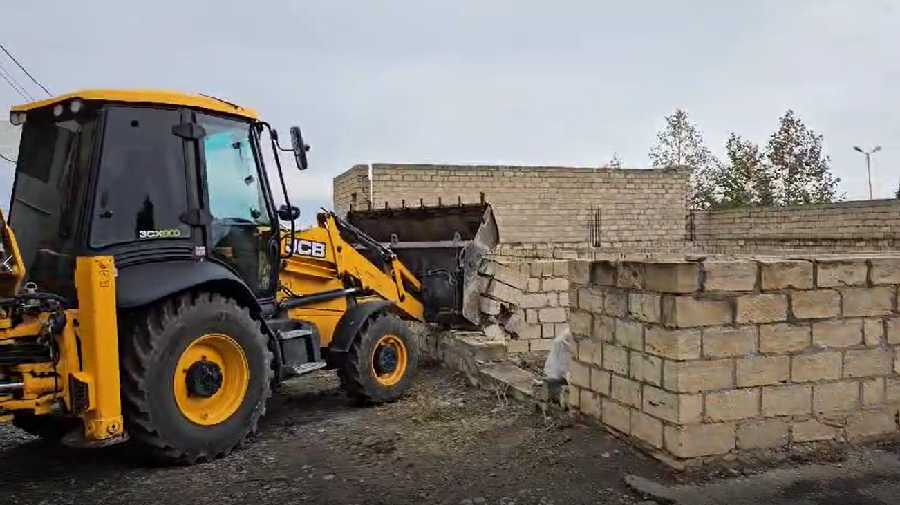 Fövqəladə Hallar Nazirliyi tərəfindən daha bir qanunsuz tikili sökülüb (video, foto)