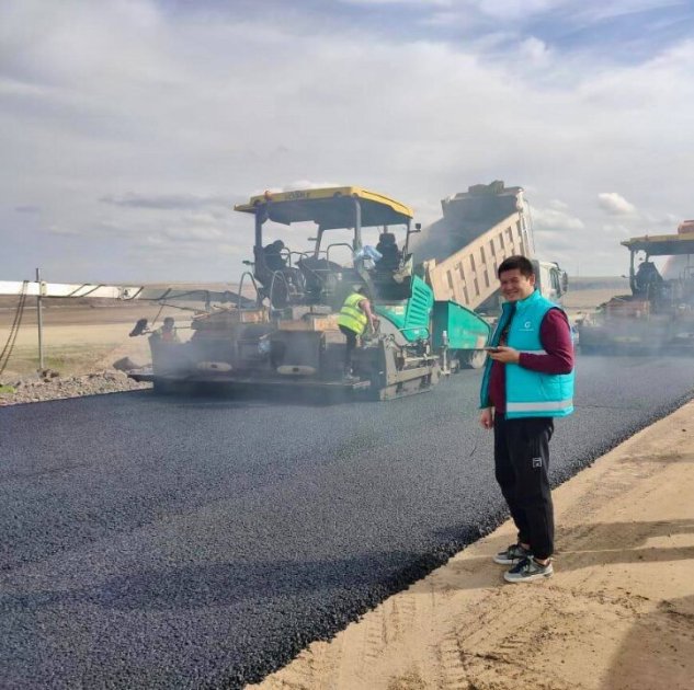 Qazaxıstanda “isti asfalt” texnologiyası sınaqdan keçirilir