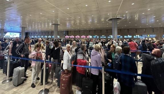 Hizbullahın atdığı raketlərdən biri Ben-Qurion aeroportuna düşdüyündən burada uçuşlar dayandırılıb