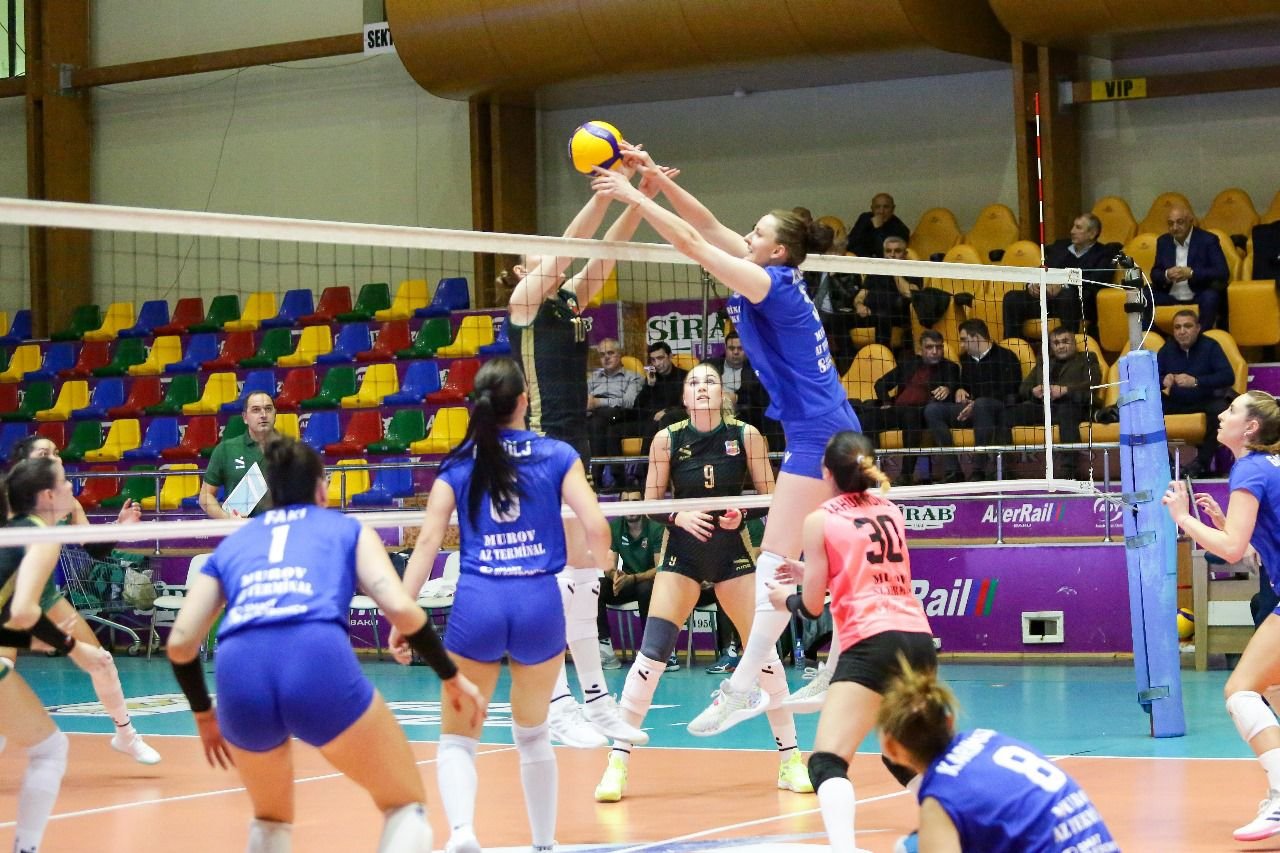 Qadın voleybolçular arasında Yüksək Liqada növbəti turun oyunları keçirilib