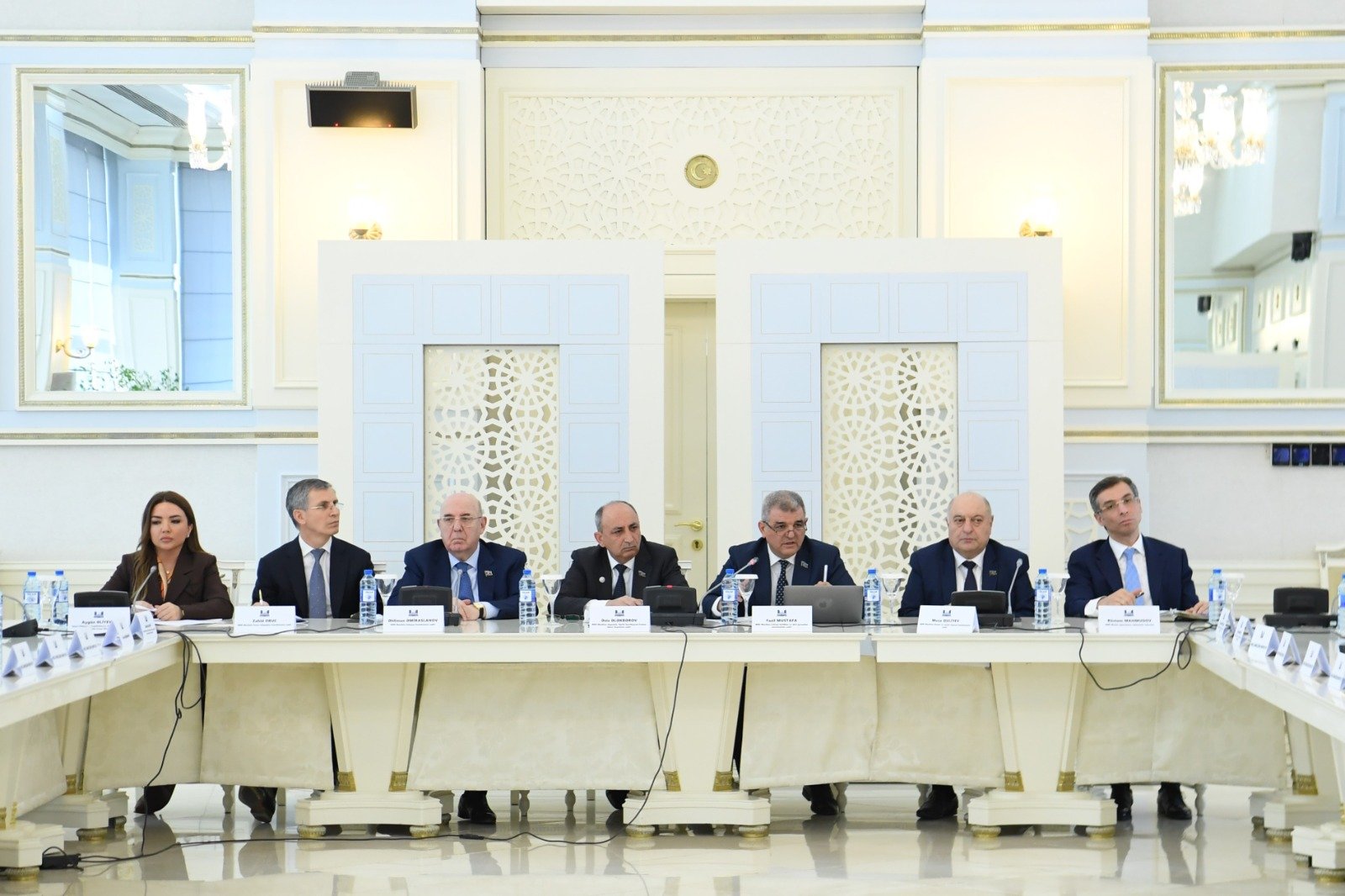 Milli Məclisdə "Qərbi Azərbaycana qayıdış prosesində QHT-lərin rolu" mövzusunda ictimai dinləmə keçirilib
