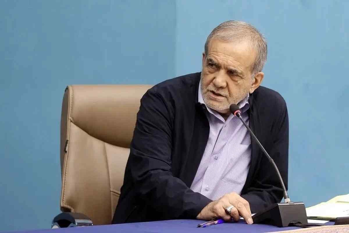 İran Prezidenti Donald Trampı sərt tənqid edib