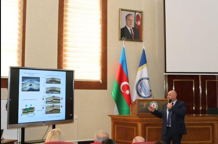 AMEA nəzdində RSXM-nin baş direktoru BDU-da “Azərbaycanın müasir seysmogeodinamik şəraiti” mövzusunda məruzə ilə çıxış edib
