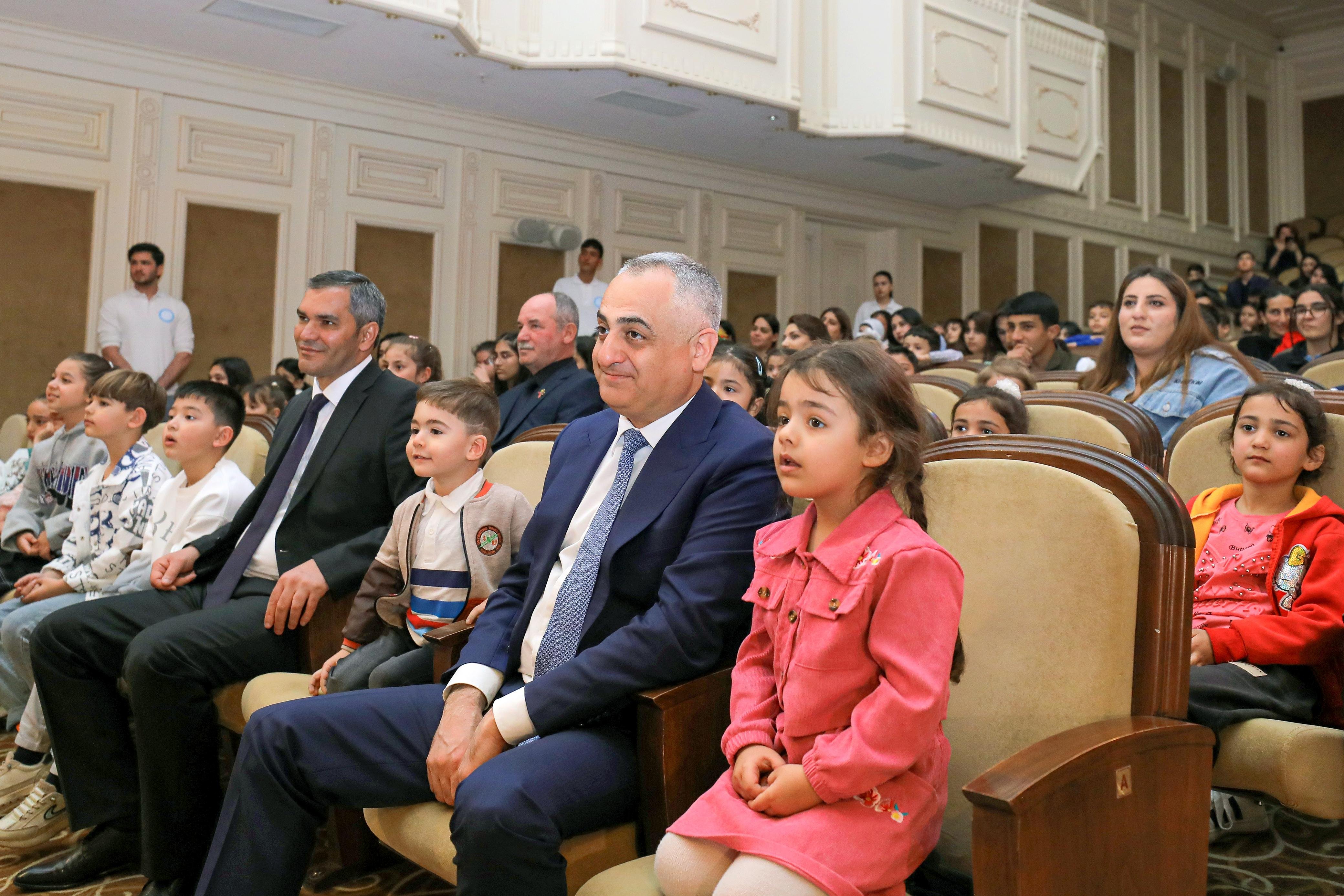 Naxçıvanda şəhid və qazi övladlarına, sosial qayğıya  ehtiyacı olan uşaqlara bayram hədiyyələri təqdim edilib