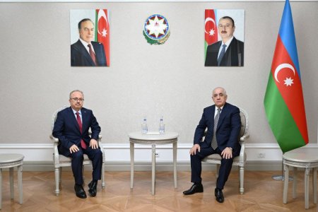 Əli Əsədov Türkiyə Respublikasının ölkəmizdəki fövqəladə və səlahiyyətli səfiri Birol Akgünlə görüşüb