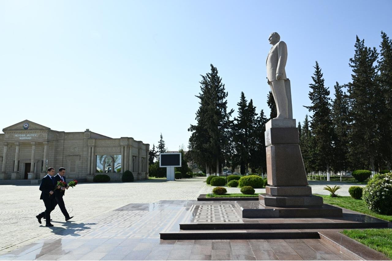 Mədəniyyət nazir Adil Kərimli Saatlıda vətəndaşları qəbul edib