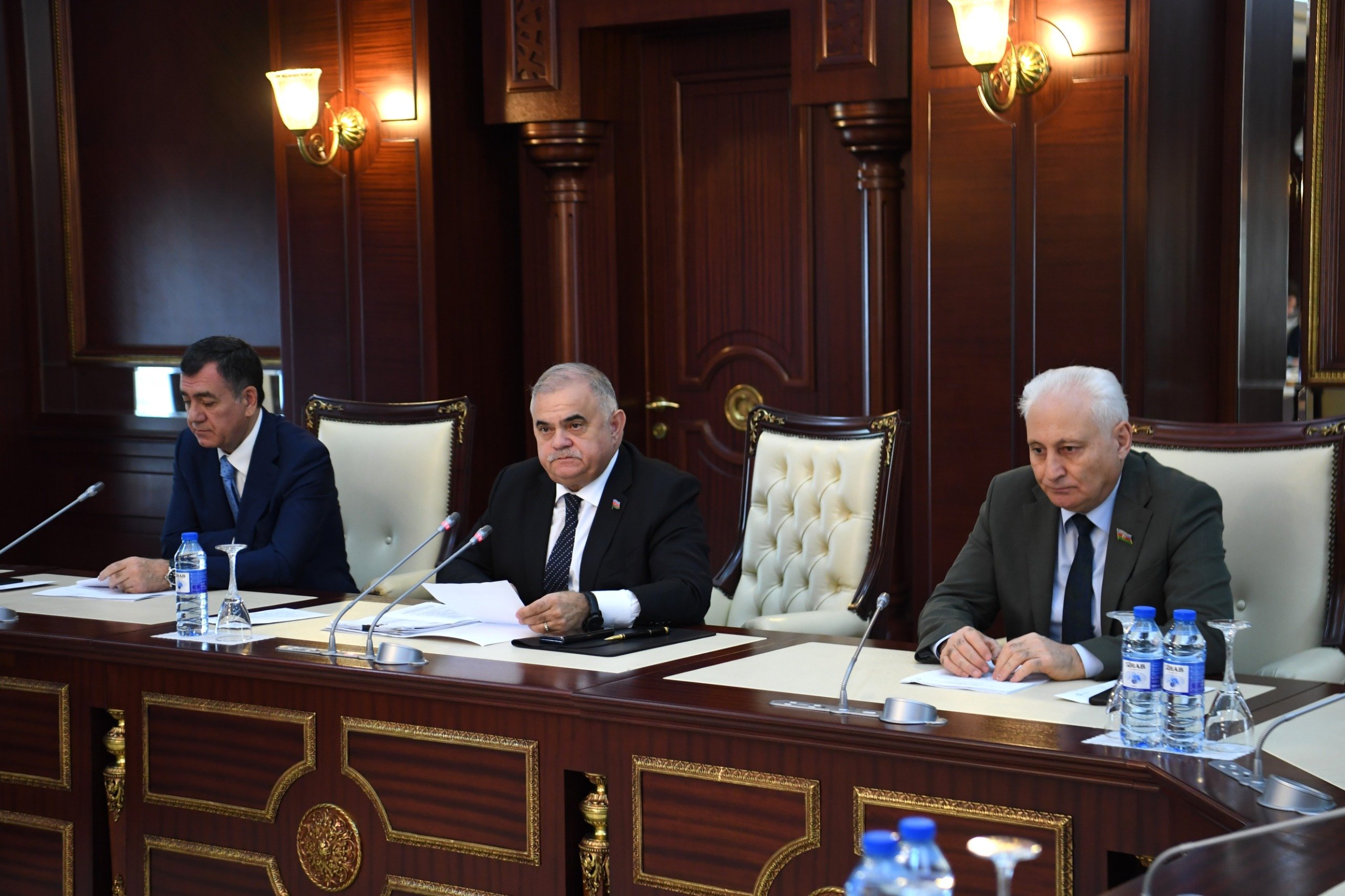 Müdafiə, təhlükəsizlik və korrupsiya ilə mübarizə komitəsinin iclasında