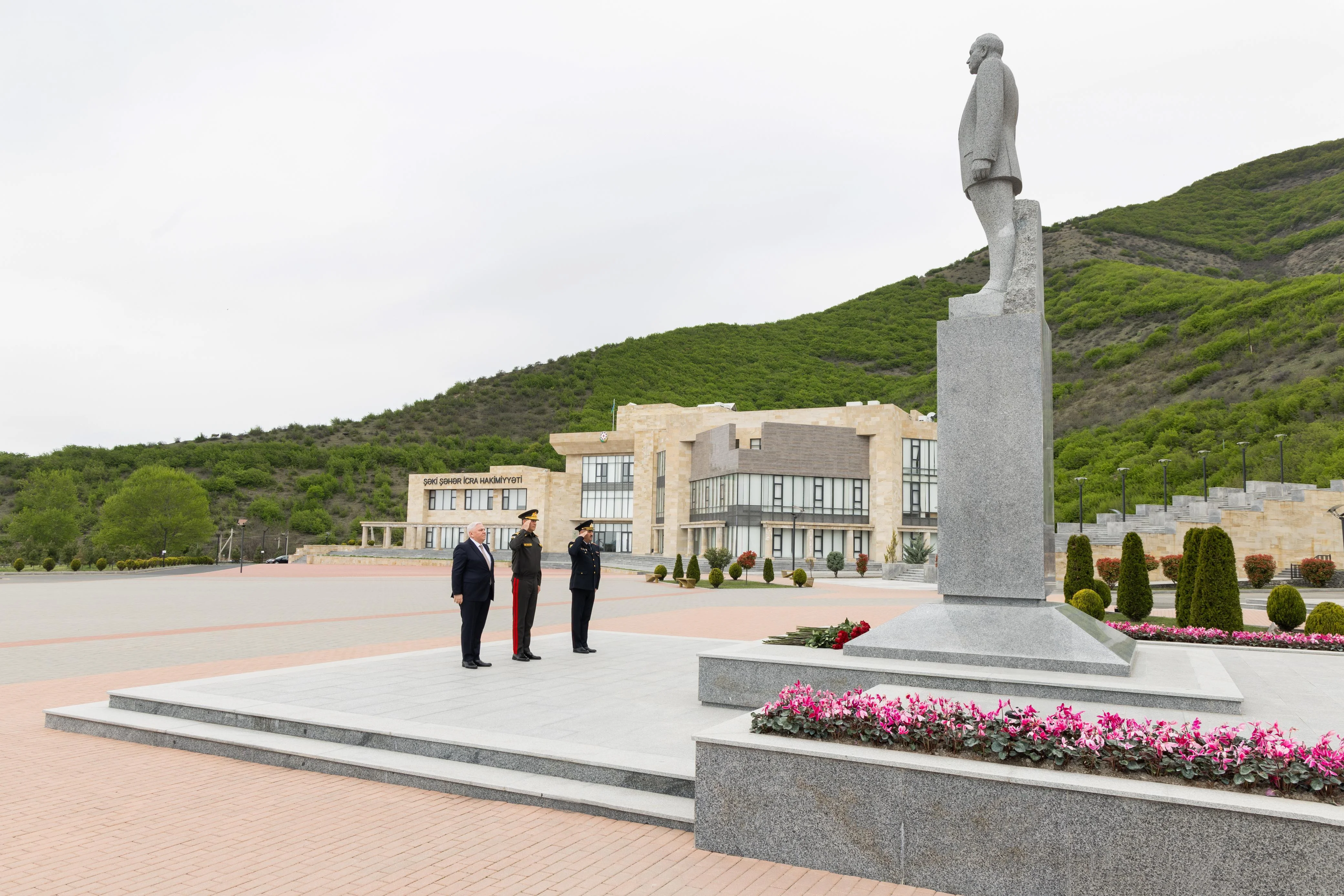 Daxili işlər naziri Şəkidə vətəndaş qəbulu və sıra baxışı keçirib