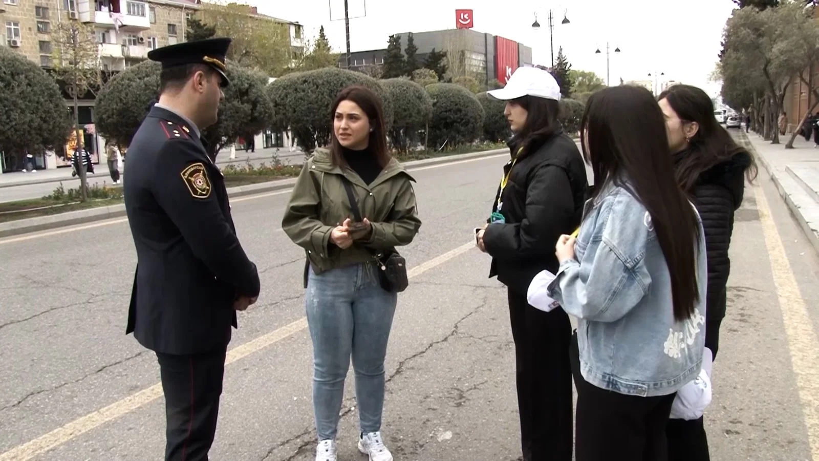Sumqayıtda piyadalar arasında yol hərəkəti qaydalarının təşviqi işinə könüllü gənclər də cəlb olunublar