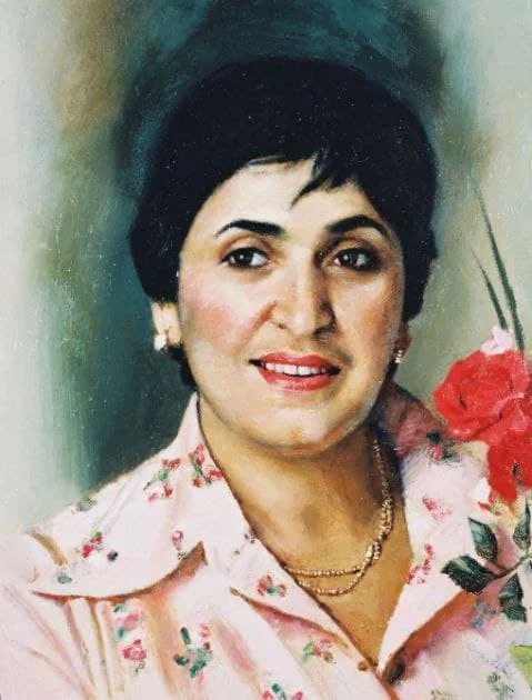 Zamanı susaraq dəyişən qadın – Zərifə Əliyeva  Milli yaddaşda zərifliyin, elmin və mənəviyyatın zirvəsi