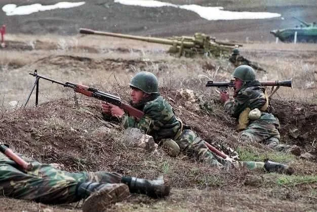 Ermənistan MN etiraf etdi: Sərhəddə atəş açılır