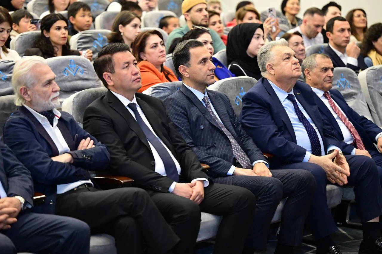 Bişkekdəki "Manas” Milli Teatrında Qədim Musiqi Alətləri Ansamblının konserti keçirilib