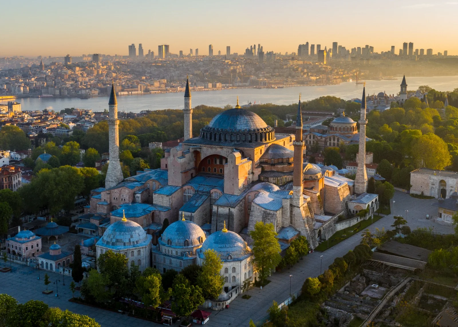 Ayasofya Məscidinin günbəzində əhatəli bərpa işləri başlanılıb