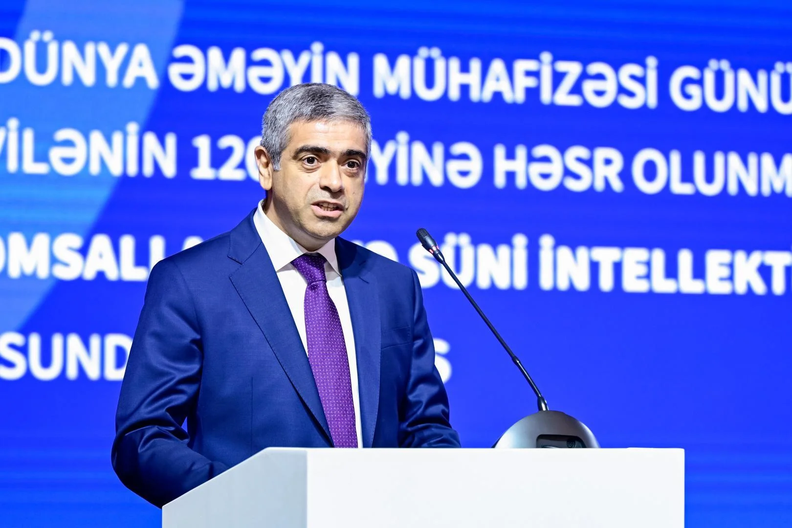 "Rəqəmsallaşma və süni intellektin iş yerlərinə təsiri” mövzusunda konfrans keçirilib