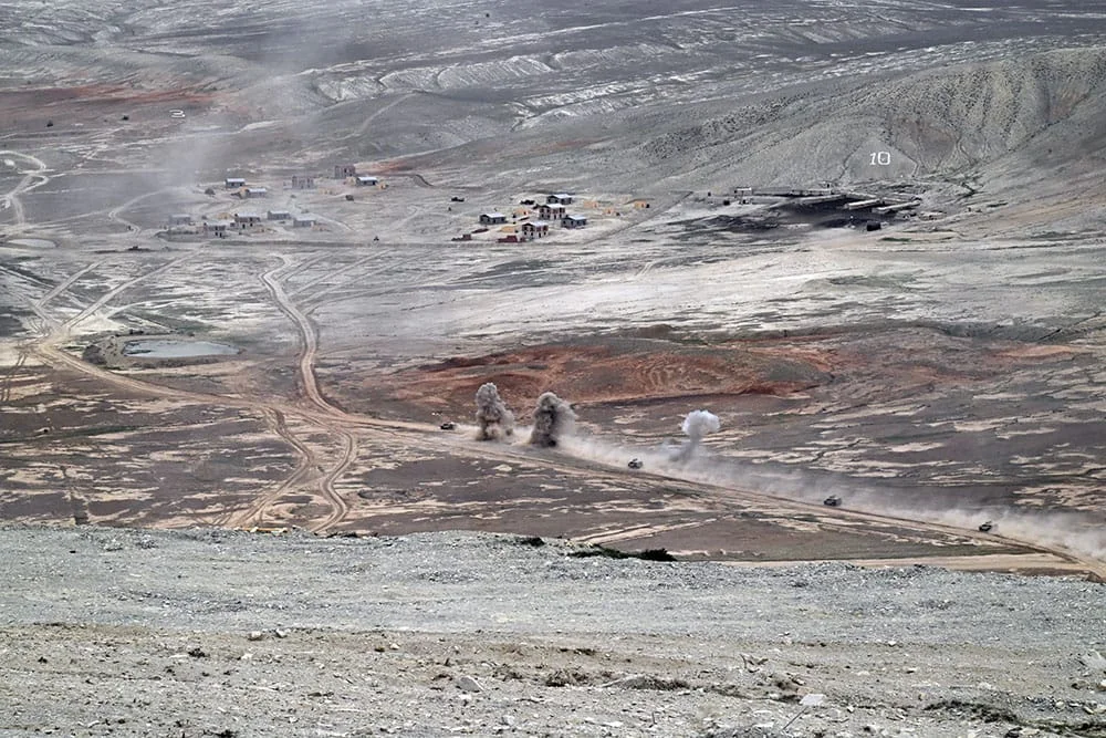 Azərbaycan Ordusunda döyüş atışlı taktiki təlim keçirilib - VİDEO