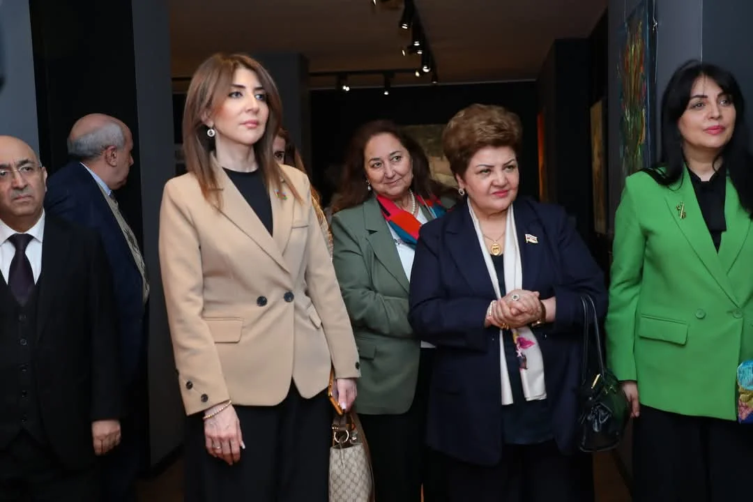 Türkiyədən olan rəssam Ayfer Akbaşoğlunun “İnsan hekayələri” adlı sərgisi açılıb