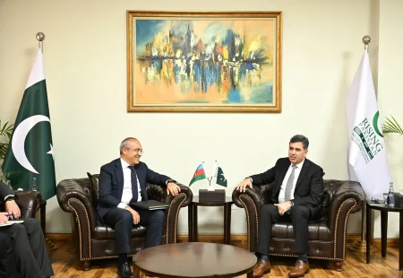  İqtisadiyyat naziri pakistanlı general-leytenantla görüşüb