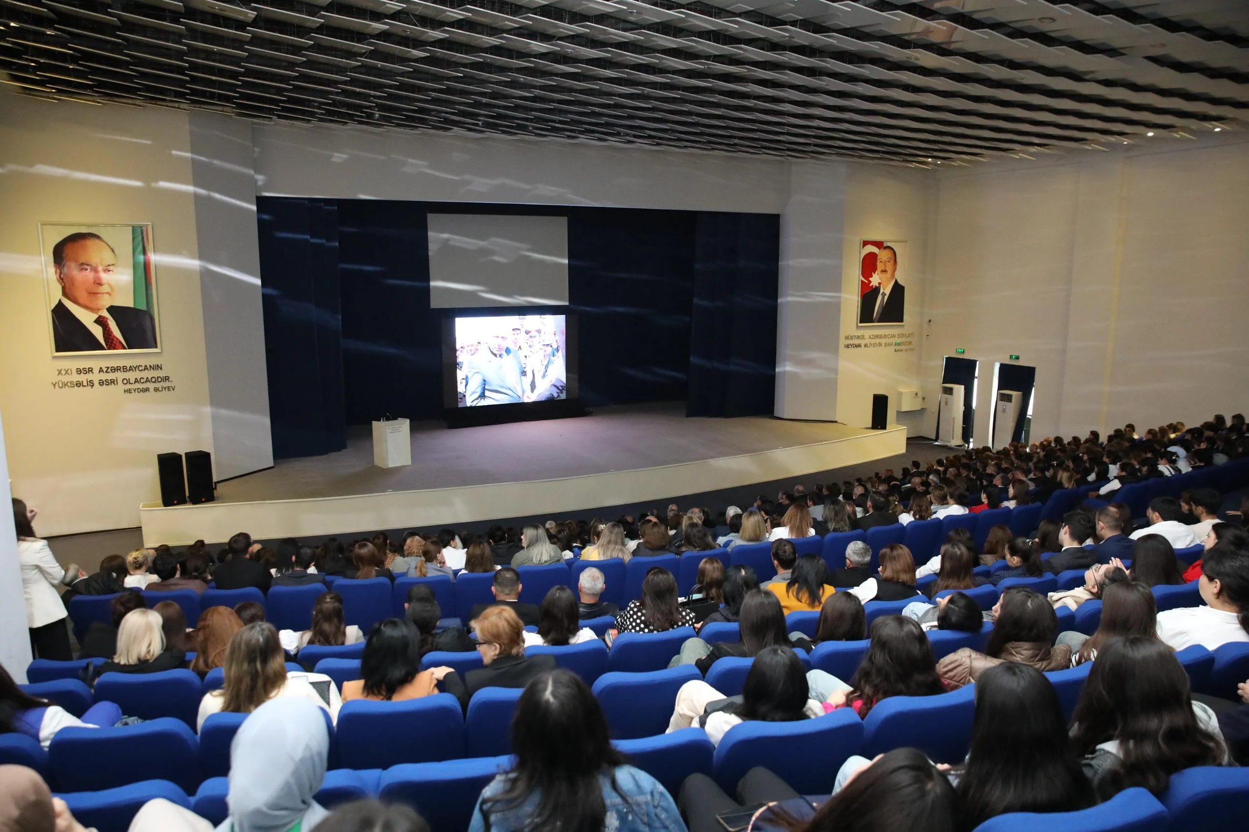 Ümummilli liderin anadan olmasının 102-ci ildönümü münasibətilə respublika müşavirəsi keçirilib