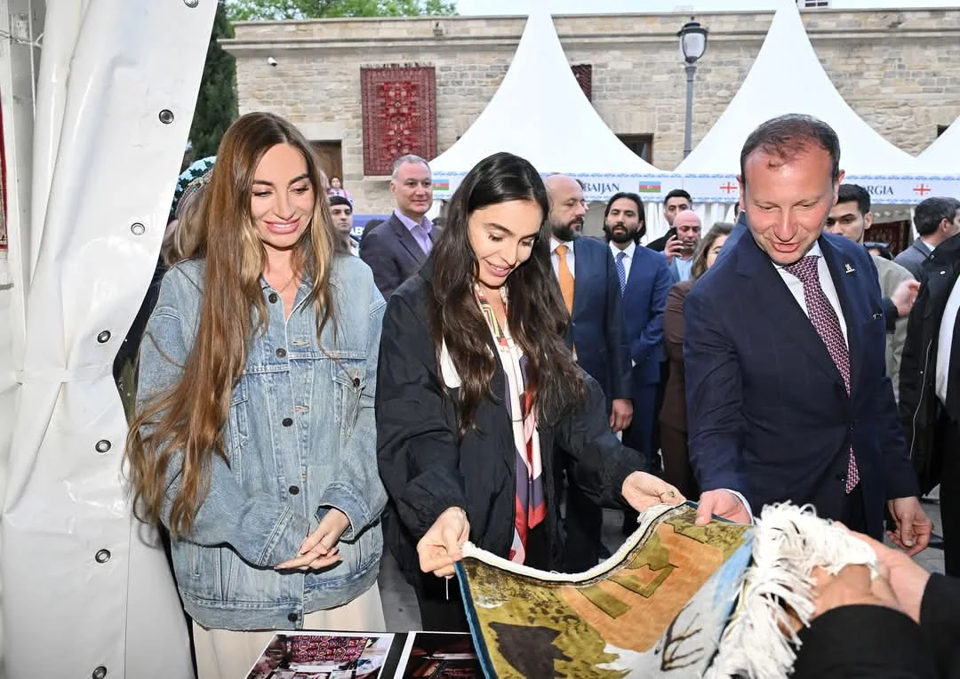 Leyla Əliyeva və Arzu Əliyeva Beynəlxalq Xalça Festivalını ziyarət ediblər