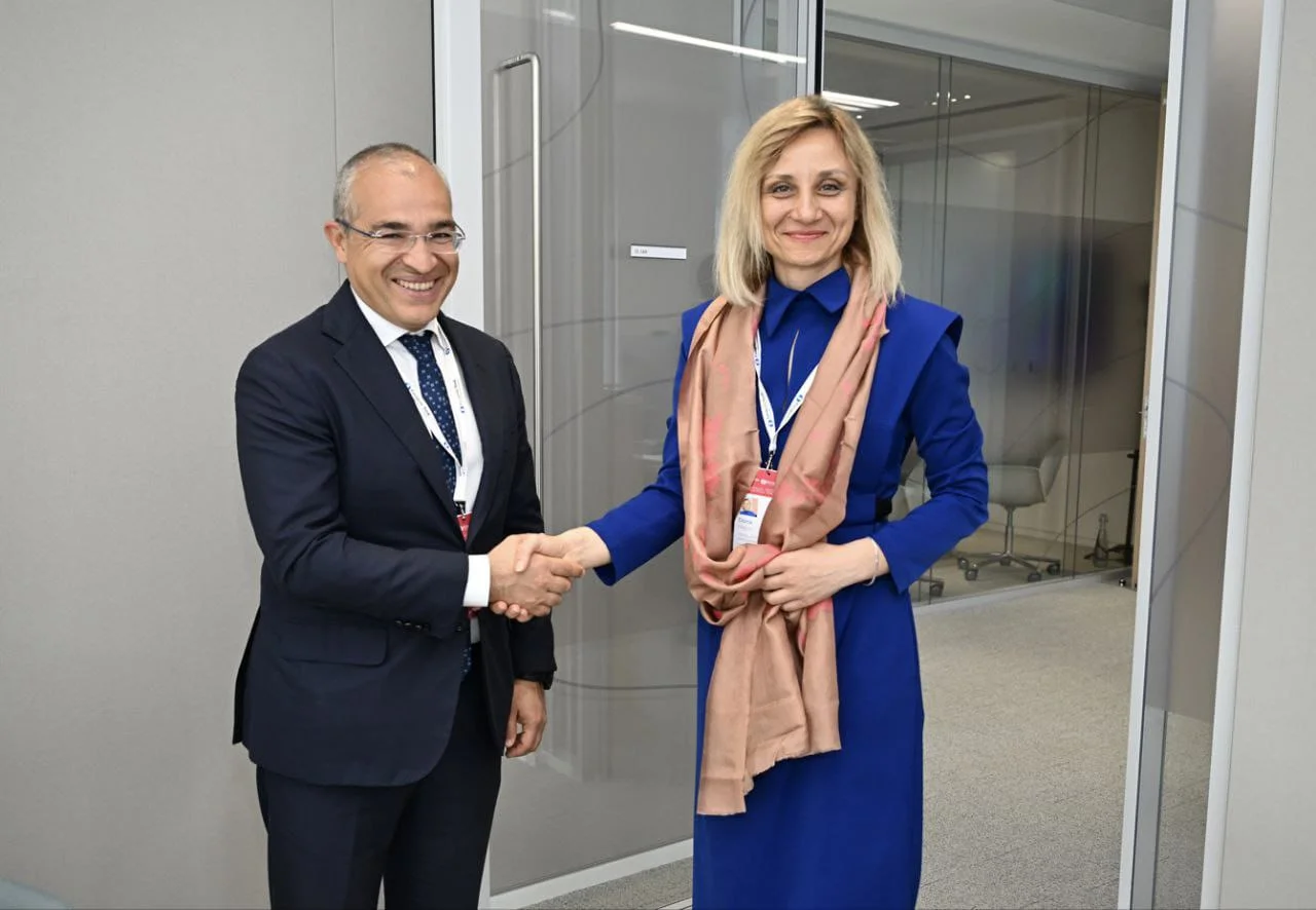 Nazir Mikayıl Cabbarov Londonda strateji iqtisadi görüşlər keçirib
