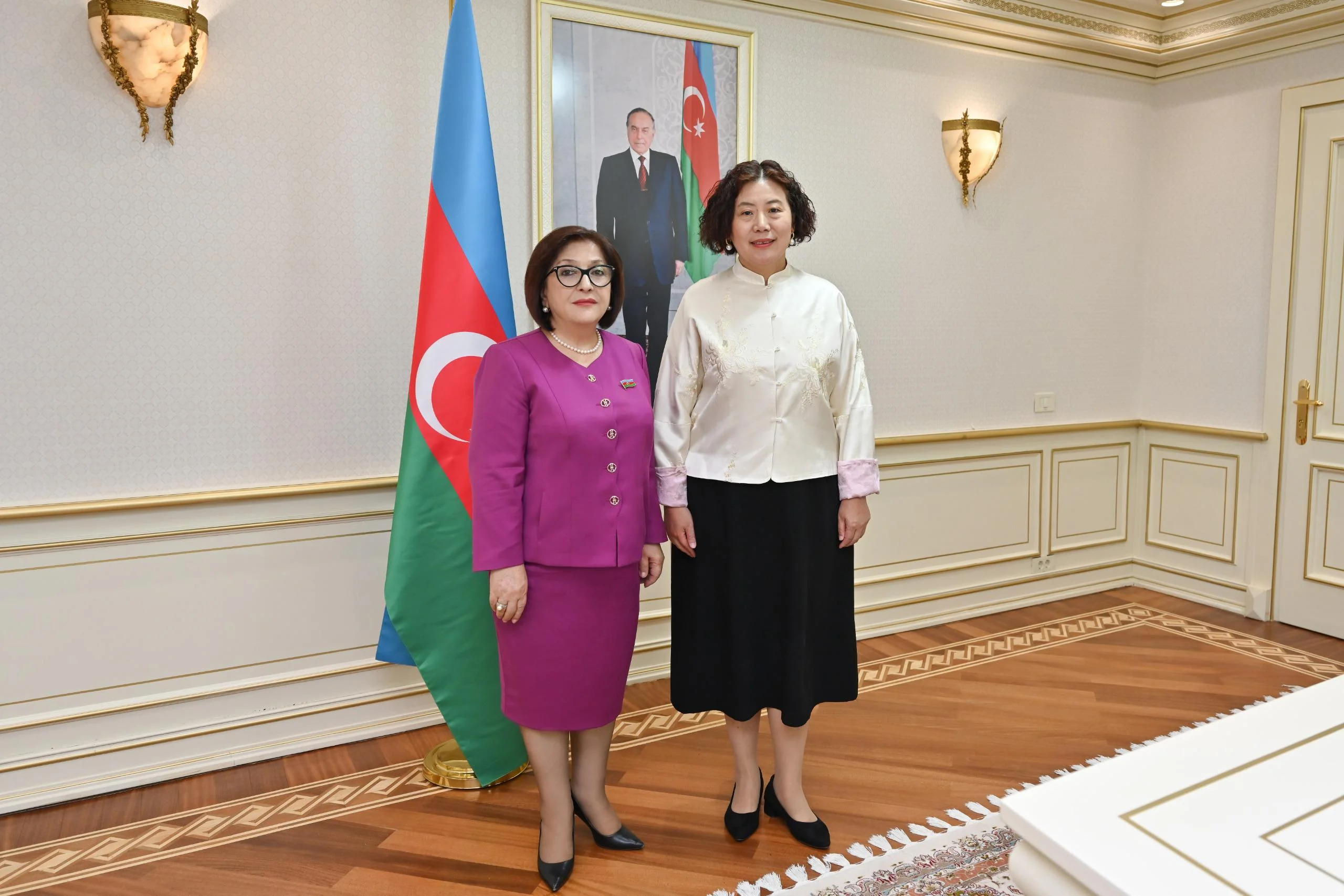 Milli Məclisin sədri Sahibə Qafarova Çin Xalq Respublikasının ölkəmizdə yeni təyin olunmuş səfiri ilə görüşüb