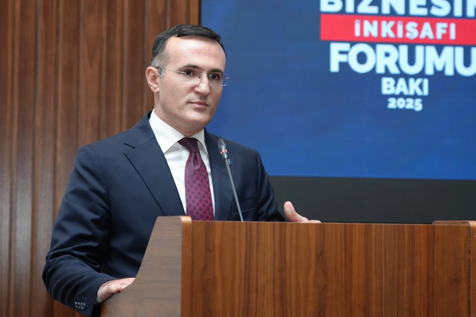Ədliyyə nazirinin müavini Milli Biznesin İnkişafı Forumunda çıxış edib