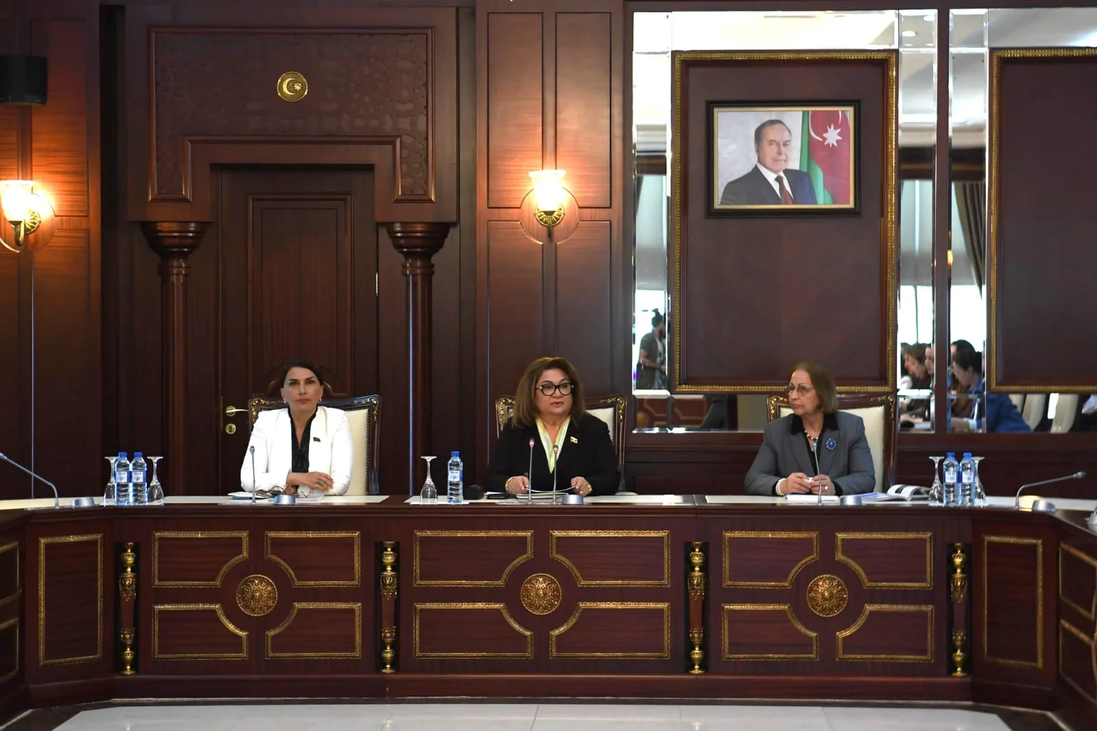 Düşənbədə “Azərbaycanın sənət incilərində yaşayan milli irsi” adlı sərgi açılıb