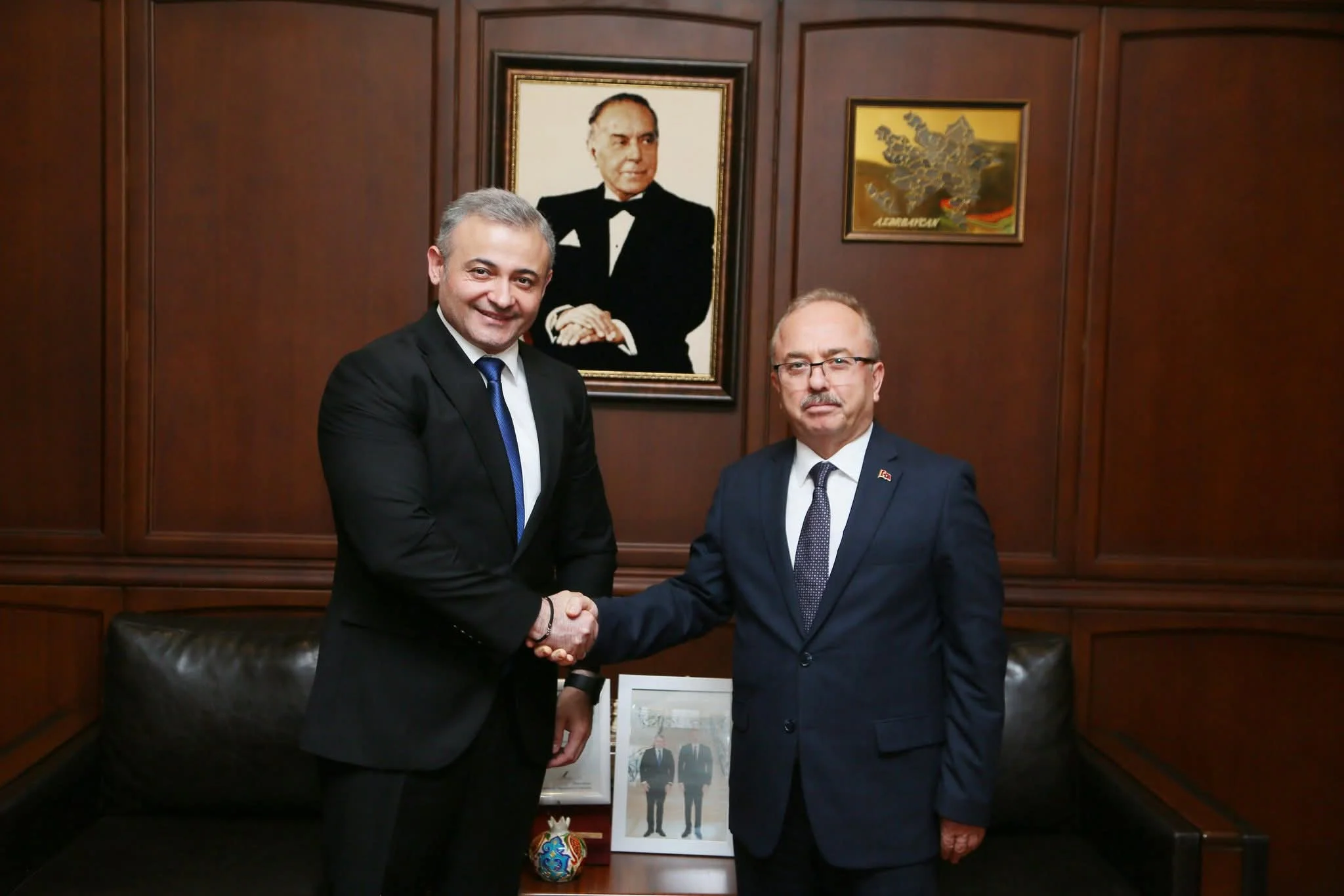 Türkiyənin Azərbaycandakı səfiri Birol Akgün Rövşən Məmmədovla görüşüb