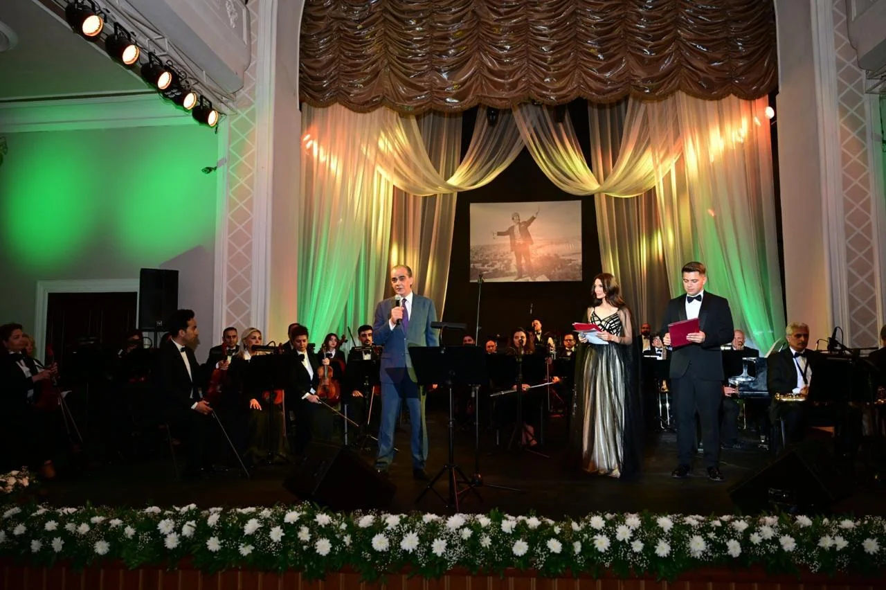 Dövlət Mahnı Teatrında Rəşid Behbudovun xatirə otağı yaradılıb