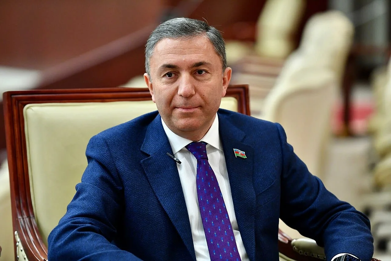 SÜNİ İNTELLEKT və ORTAQ DƏYƏRLƏR: Texnologiya və İnsanlıq Arasında Körpü