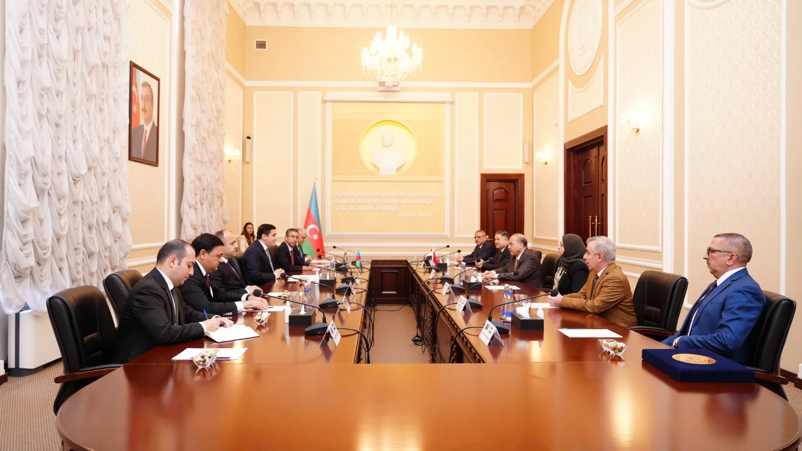Nazir Fərid Əhmədov İraq Federal Ali Məhkəməsinin sədri ilə görüşüb