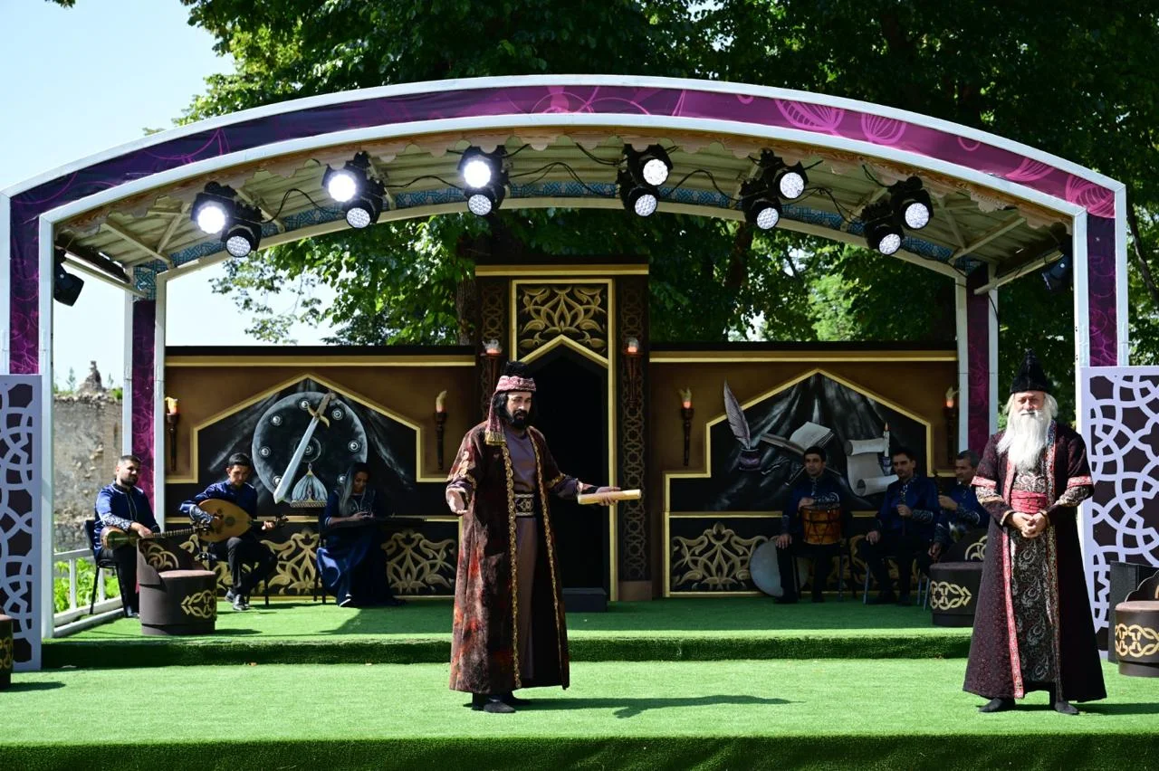 Vaqif Poeziya Günləri Şuşada "Sözün hökmdarı" ədəbi-bədii kompozisiya ilə başa çatıb