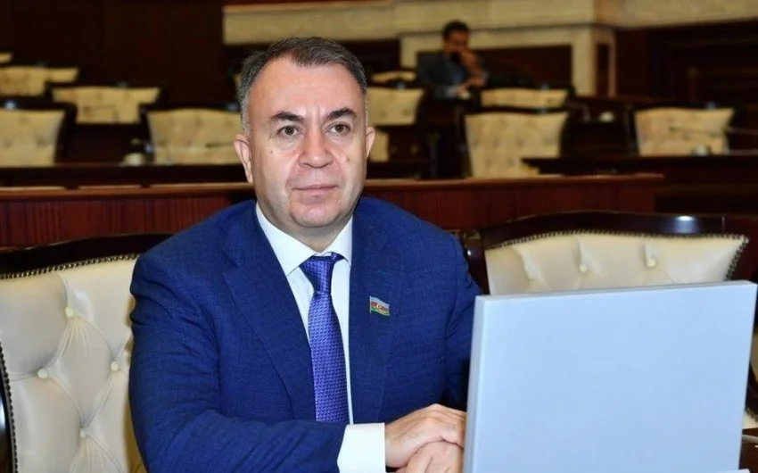 Deputat media nümayəndələrini təbrik etdi