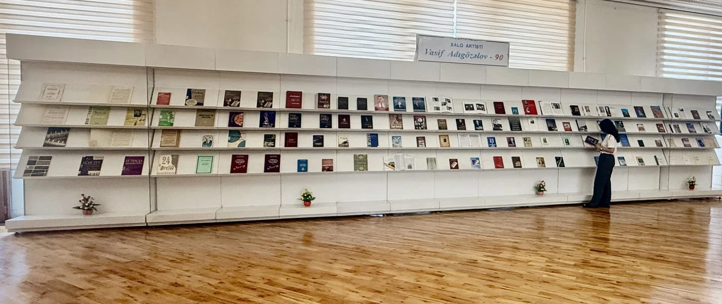 Milli Kitabxanada “Xalq artisti Vasif Adıgözəlov – 90” adlı kitab sərgisi açılıb