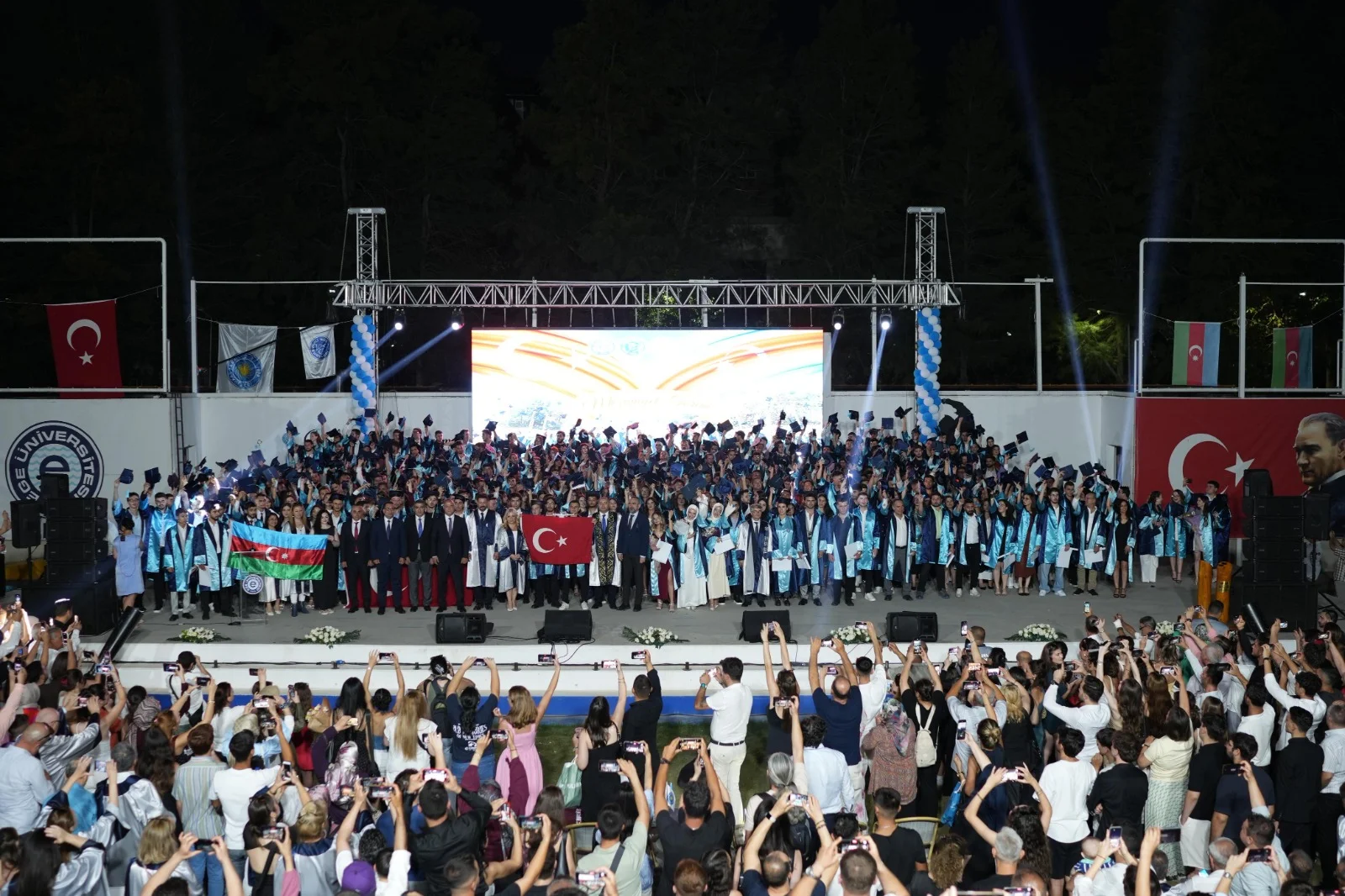İkili diplom proqramı çərçivəsində Ege Universitetində təhsil alan tələbələrin məzun günü keçirilib