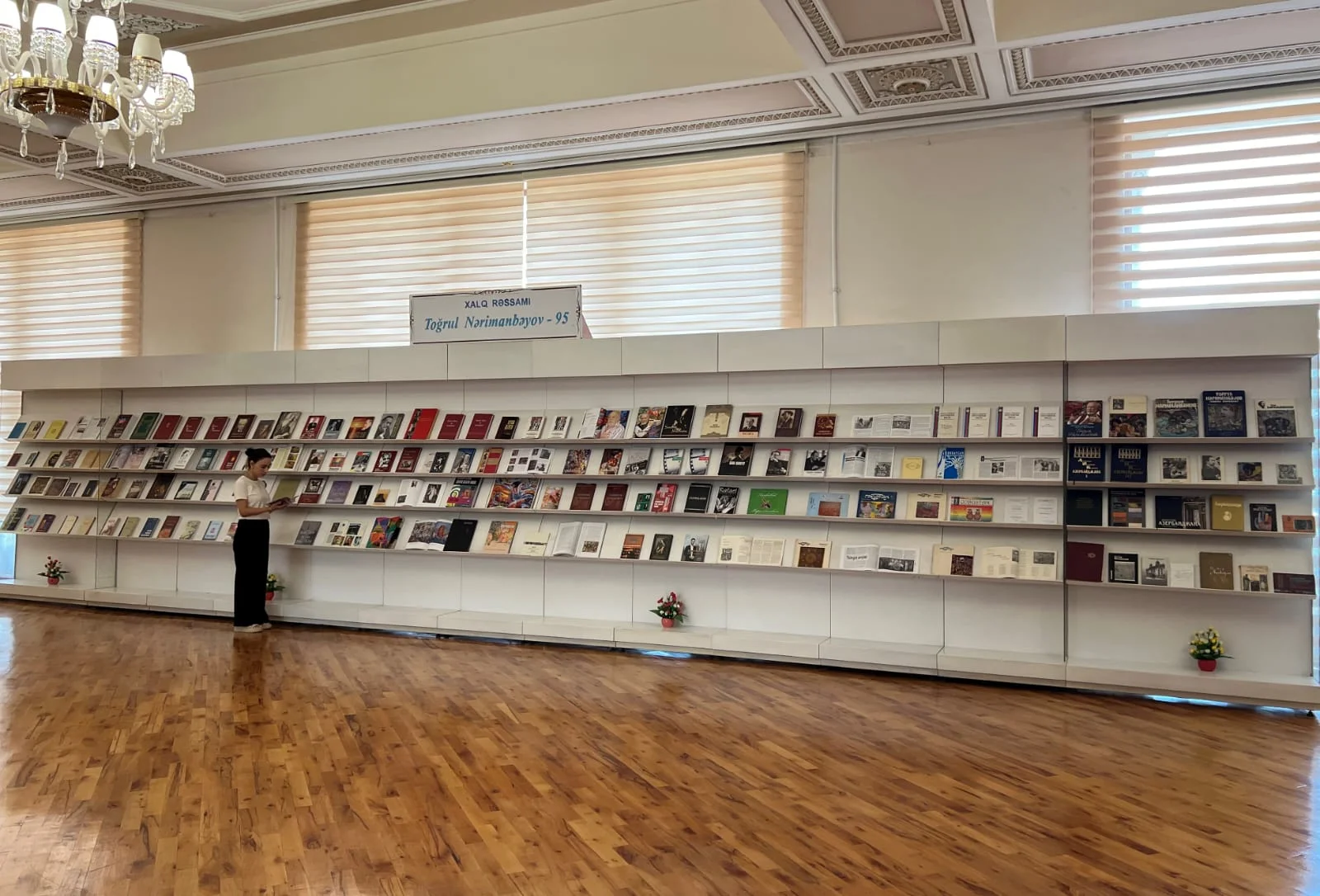 Milli Kitabxanada “Xalq rəssamı Toğrul Nərimanbəyov – 95” adlı kitab sərgisi açılıb