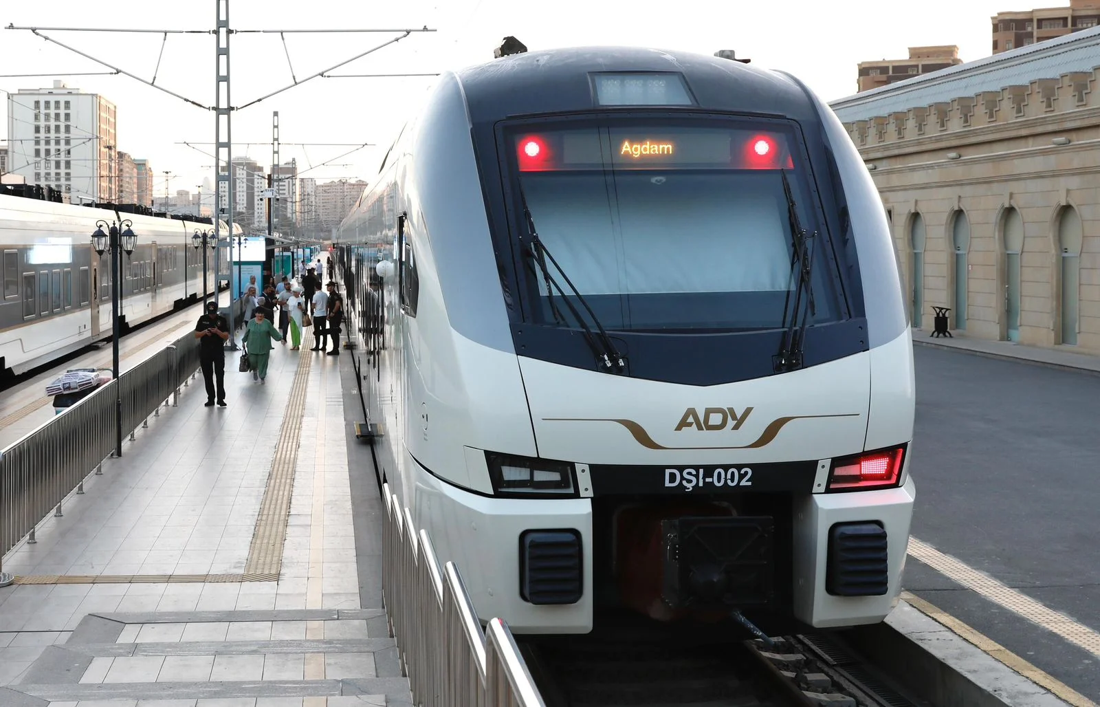 32 il sonra ilk dəfə bu gün Bakıdan Ağdama yola düşmüş sərnişin qatarında tam doluluq qeydə alınıb.