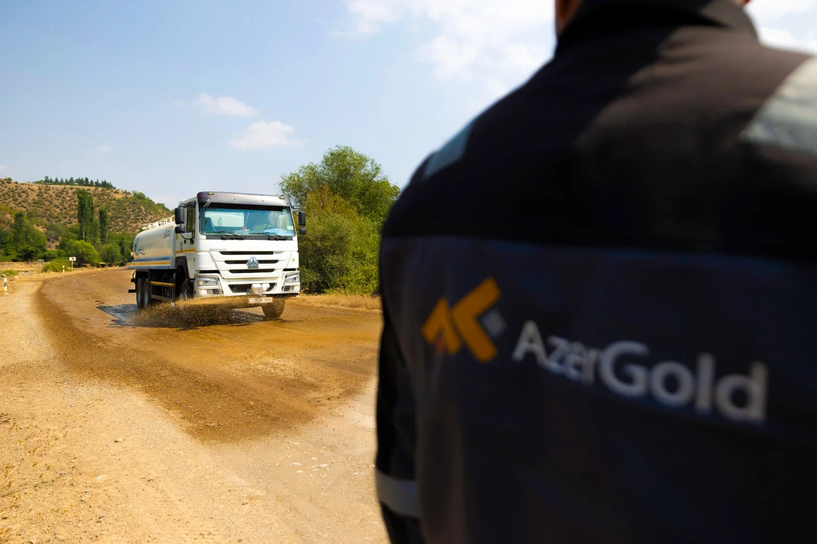 "AzerGold" QSC tərəfindən daşıma yollarında tozun idarə olunmasına yönəlmiş ekoloji təşəbbüs reallaşdırılıb