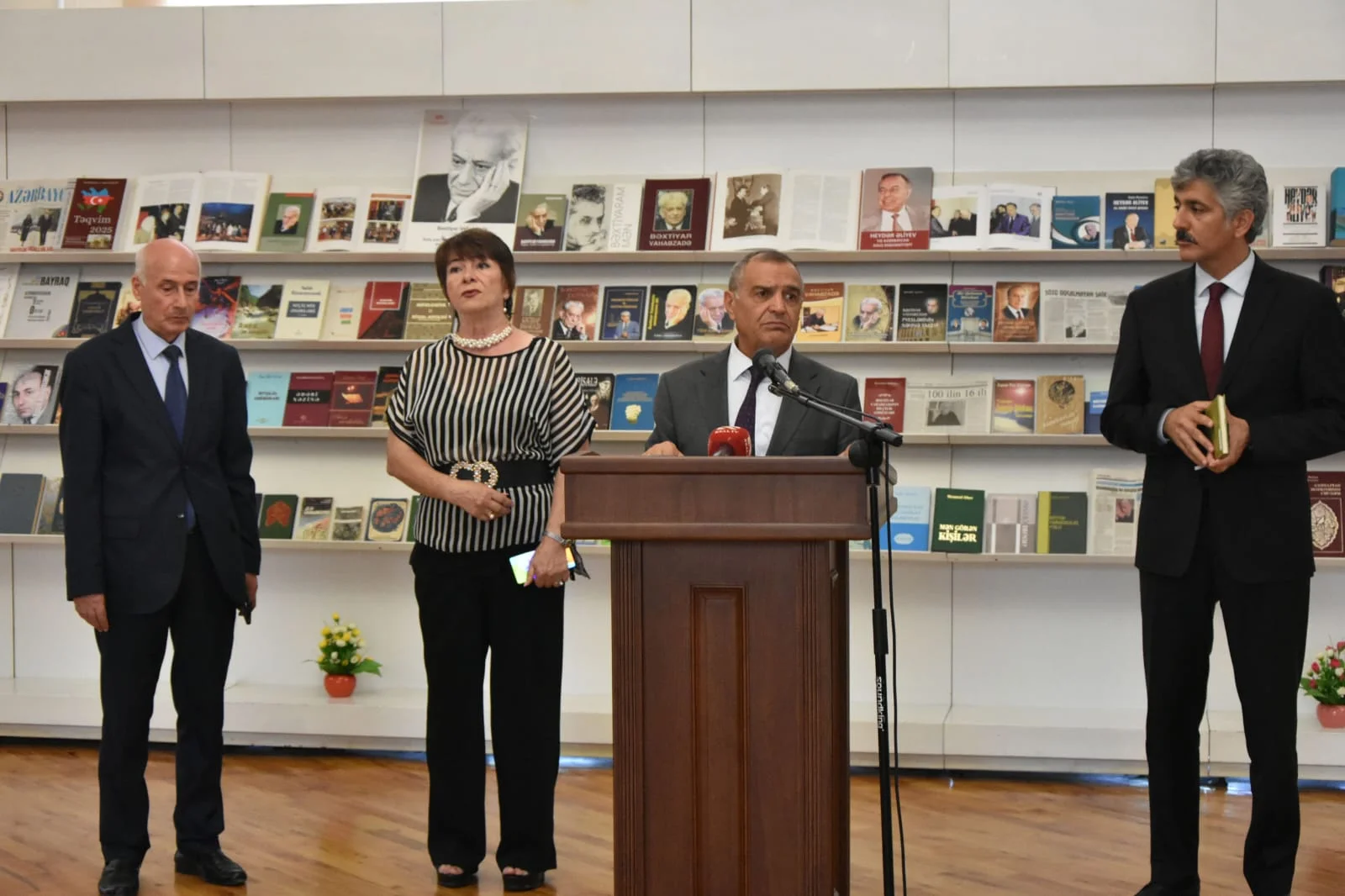 Milli Kitabxanada Xalq şairi Bəxtiyar Vahabzadənin 100 illik yubileyinə həsr olunmuş tədbir keçirilib