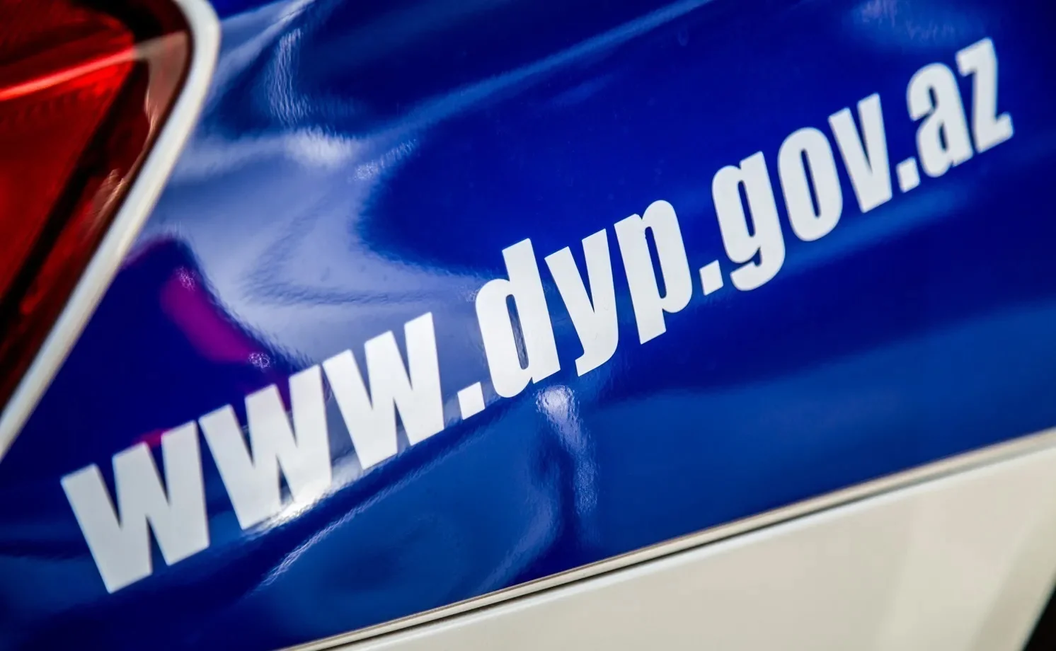 DYP küləkli hava şəraiti ilə bağlı sürücülərə müraciət edib