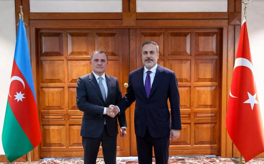 Ceyhun Bayramov və Hakan Fidan arasında telefon danışığı olub