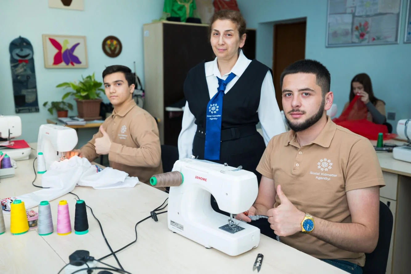 Peşə-əmək Reabilitasiya Mərkəzində hazırda əlilliyi olan 130-dan çox gəncə peşə və sosial reabilitasiya xidmətləri göstərilir