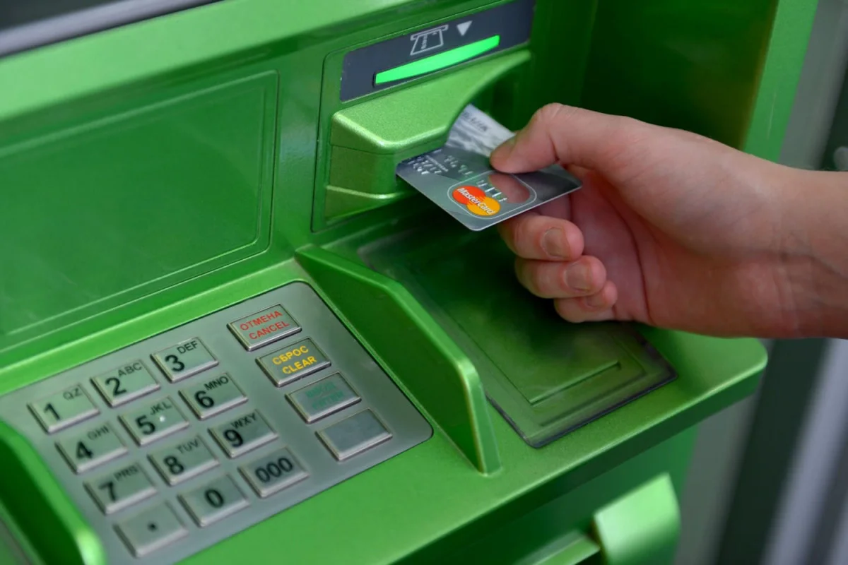 Bakıda bank kartlarından oğurluq edən şəxslər saxlanılıb