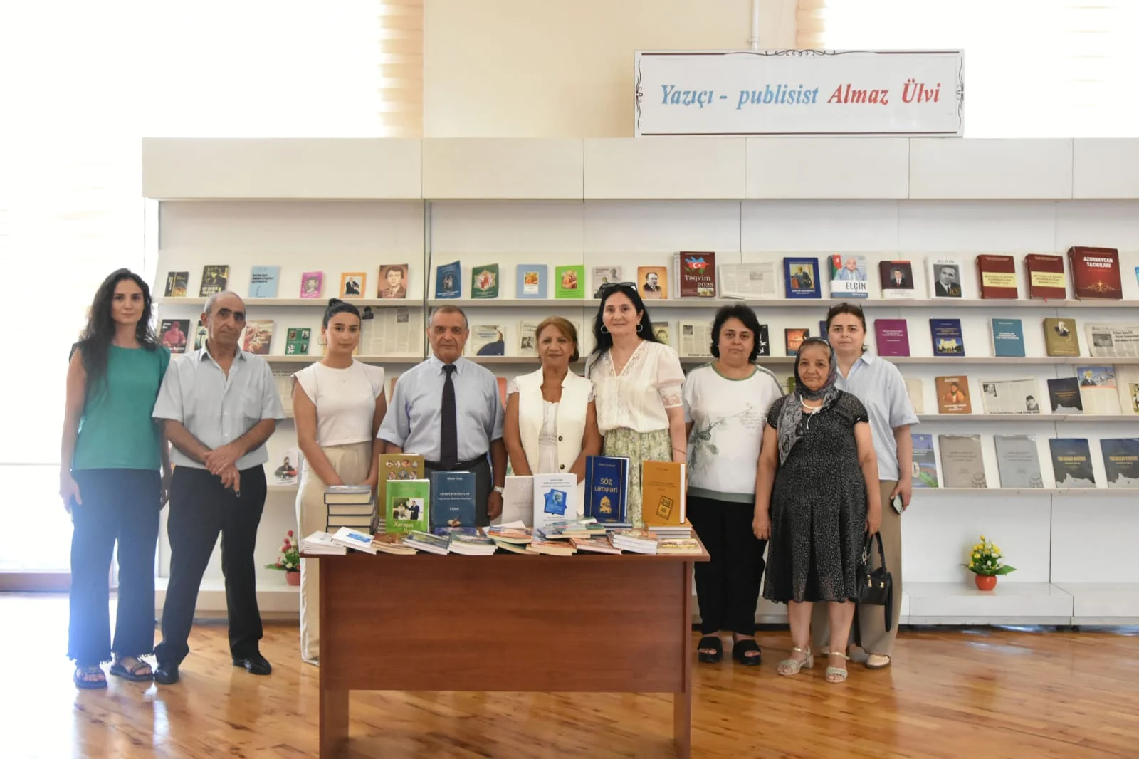Yazıçı-publisist, professor Almaz Ülvi yeni əsərlərini Azərbaycan Milli Kitabxanasına təqdim edib