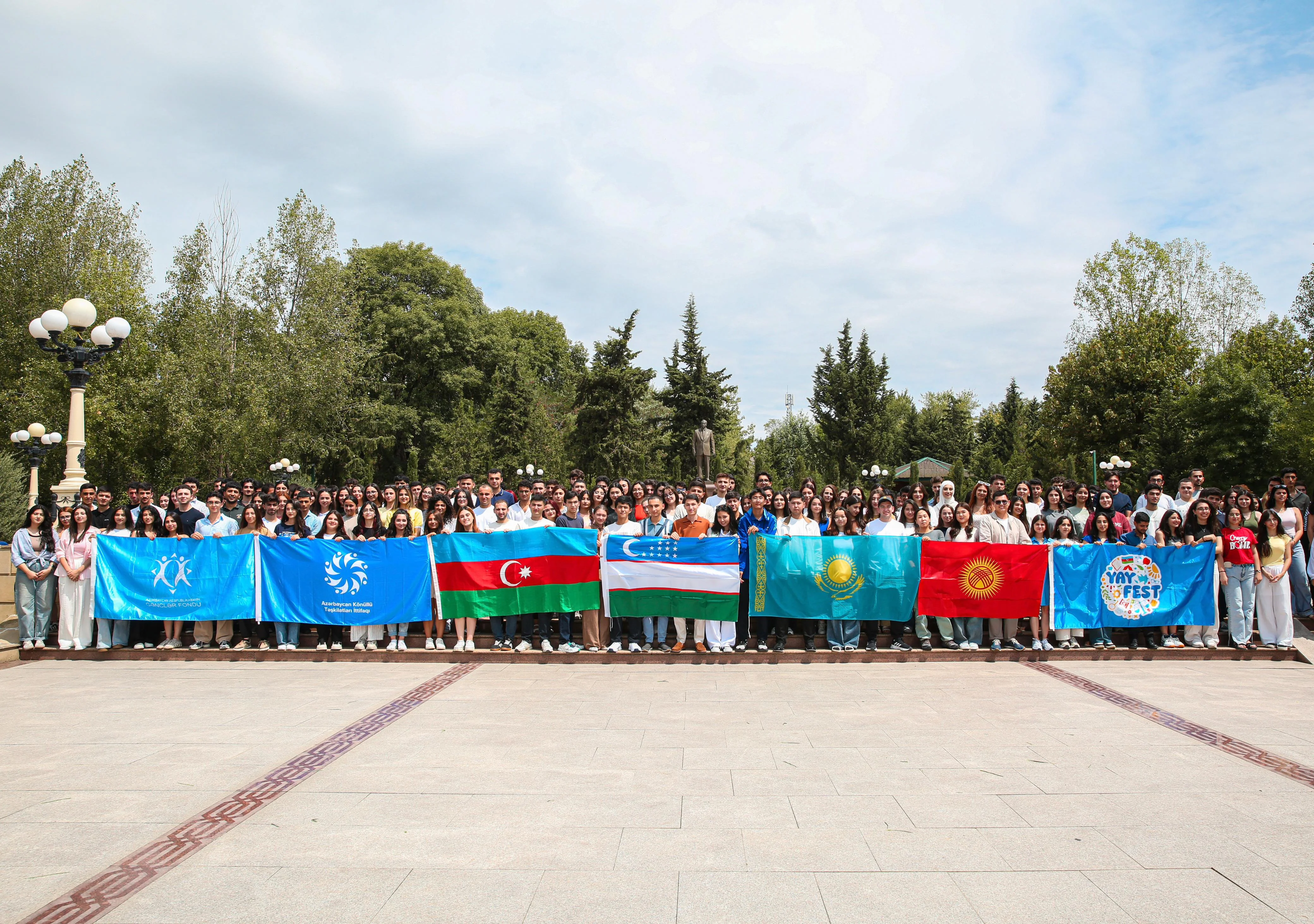 Muzəffər və suveren dövlətin gəncləri  “Yay Fest”də bir araya gəldilər