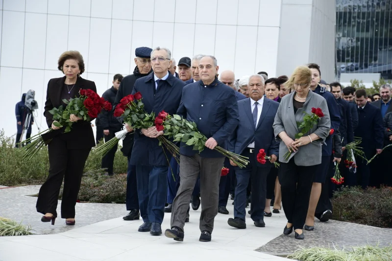 Yeni Azərbaycan Partiyasının nümayəndələri Zəfər parkını ziyarət ediblər