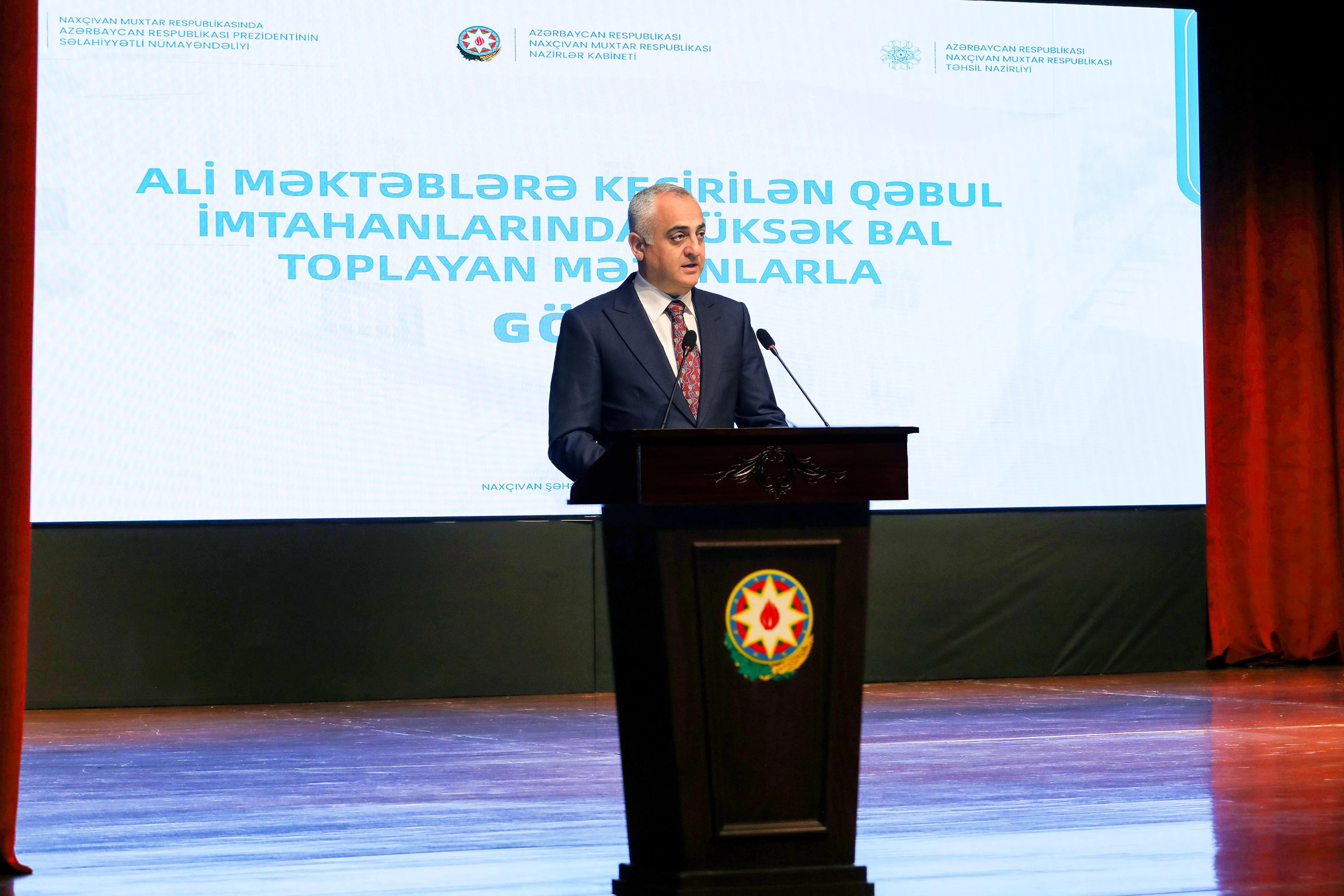 Naxçıvanda qəbul imtahanlarında yüksək nəticə  göstərmiş məzunlarla görüş keçirilib