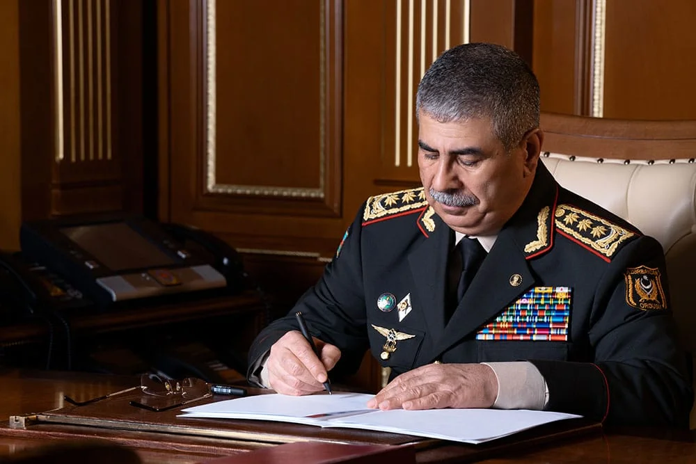 Azərbaycan müdafiə naziri Pakistan tərəfinə başsağlığı verib