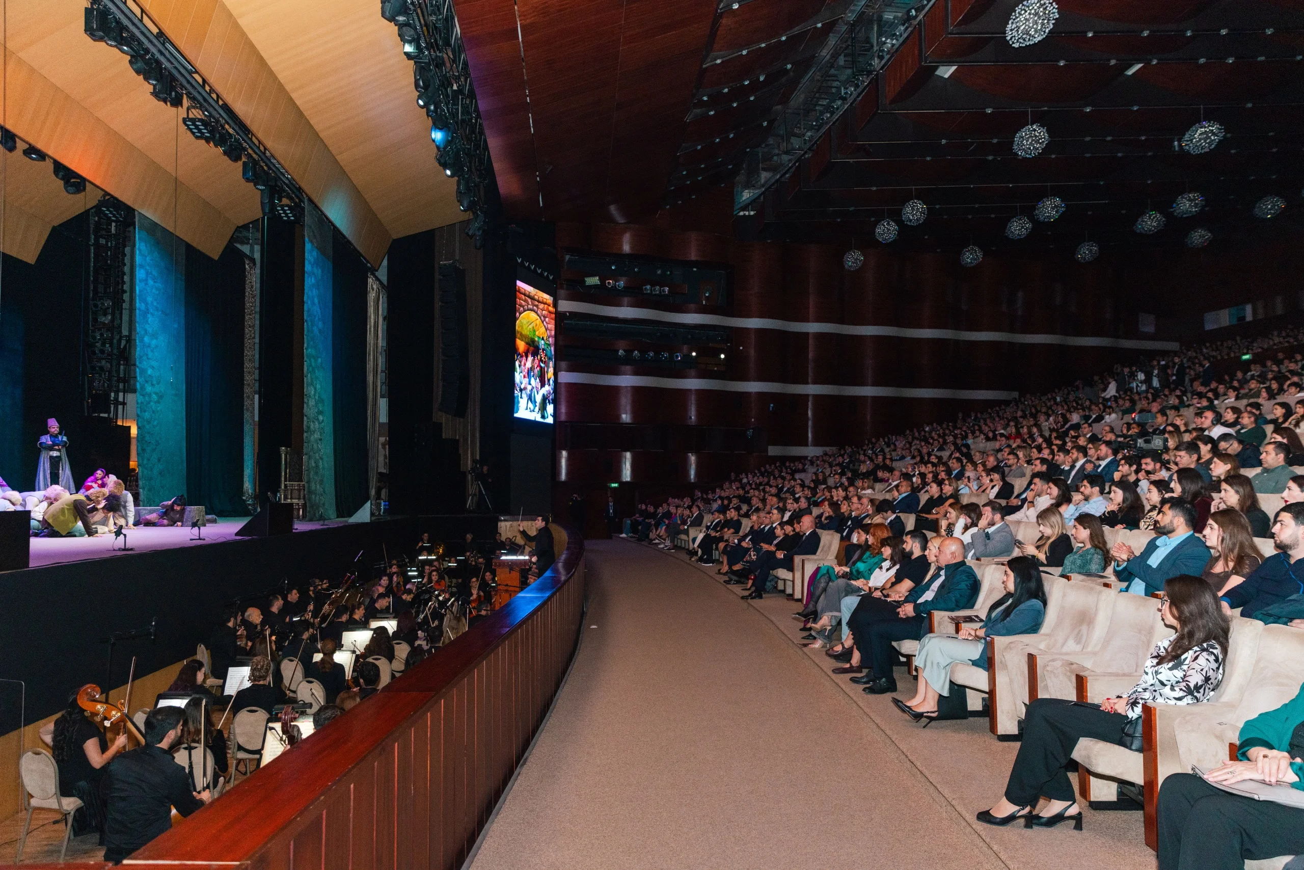 Üzeyir Hacıbəyli festivalının təntənəli bağlanış mərasimi “Koroğlu” operasının yeni quruluşda təqdimatı ilə yadda qalıb