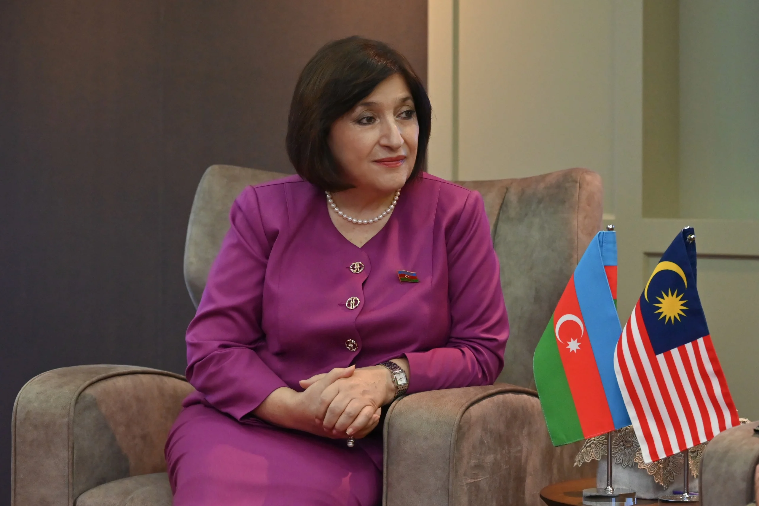 Milli Məclisin sədri Sahibə Qafarova Kuala Lumpur şəhərinin meri, BMT-nin Məskunlaşma Proqramının sabiq icraçı direktoru Maimuna Mohd Şərif ilə görüşüb